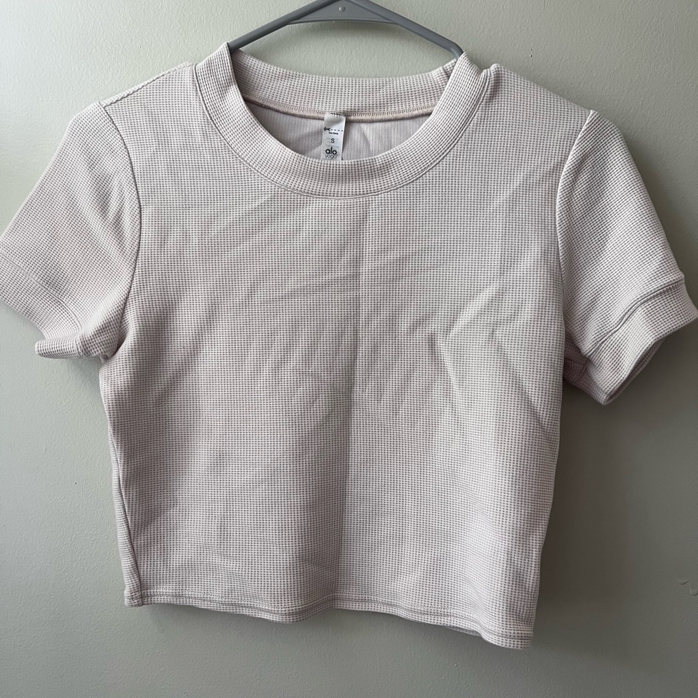 ALO yoga Women's Cream Short Sleeve Top